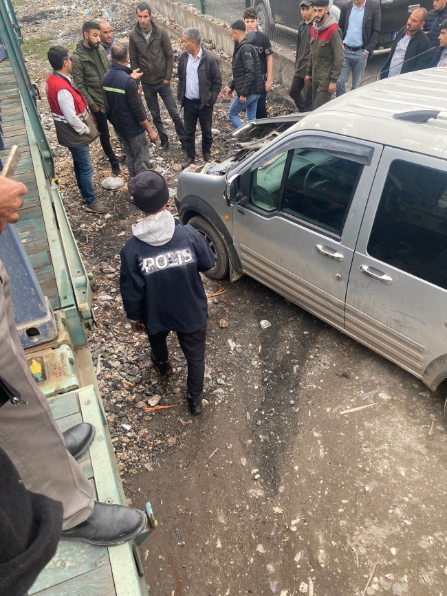 Diyarbakır’da tren kazası: Sürücüsü ölümden döndü