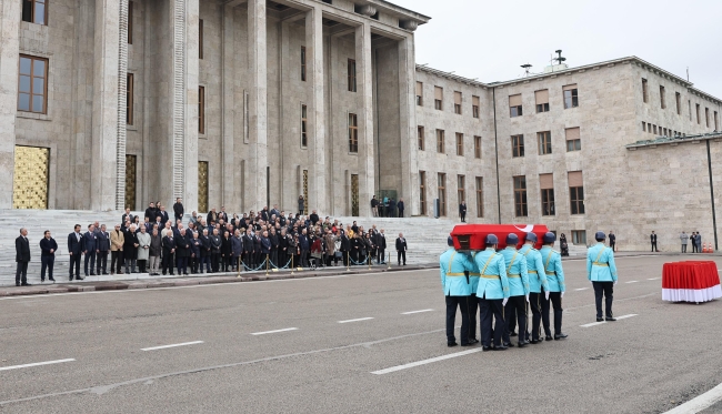 Eski bakan Müftüoğlu için Meclis'te tören