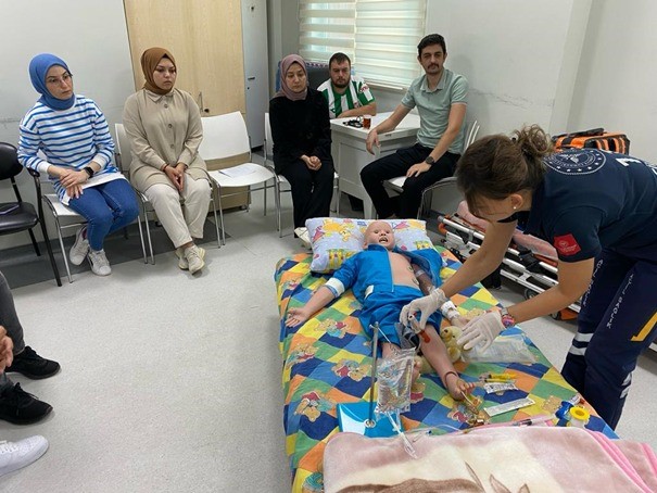 Bursa'da acil sağlık personellerine ÇİLYAD eğitimi verildi