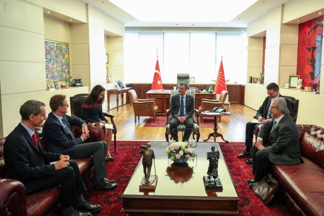 Özgür Özel, AB Türkiye Delegasyonu Başkanı ile görüştü