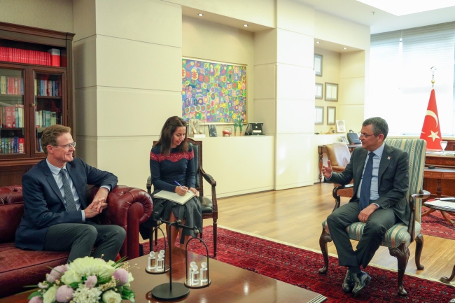 Özgür Özel, AB Türkiye Delegasyonu Başkanı ile görüştü