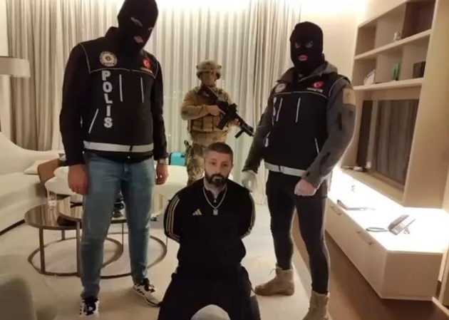 Kırmızı Bülten ile aranan kartel lideri yakalandı