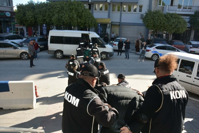 Aranan şüpheliler, yurt dışına kaçmaya çalışırken yakalandı