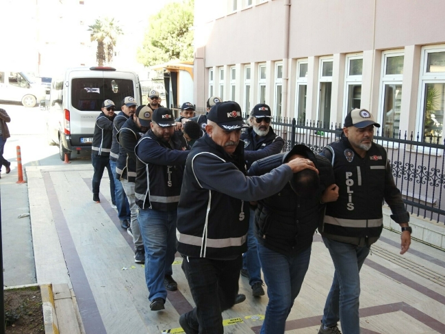 Aranan şüpheliler, yurt dışına kaçmaya çalışırken yakalandı