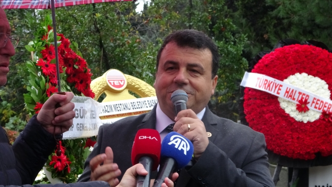 Naim Süleymanoğlu, kabri başında anıldı