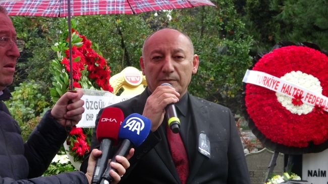 Naim Süleymanoğlu, kabri başında anıldı