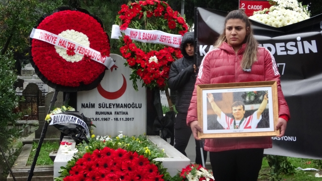 Naim Süleymanoğlu, kabri başında anıldı