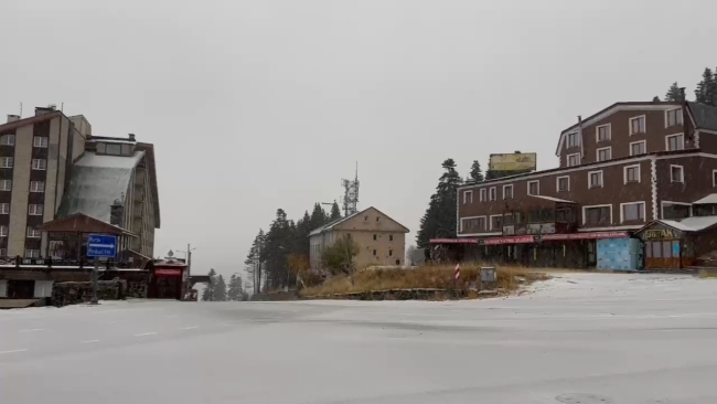 Uludağ'da kar yağışı şiddetini artırdı