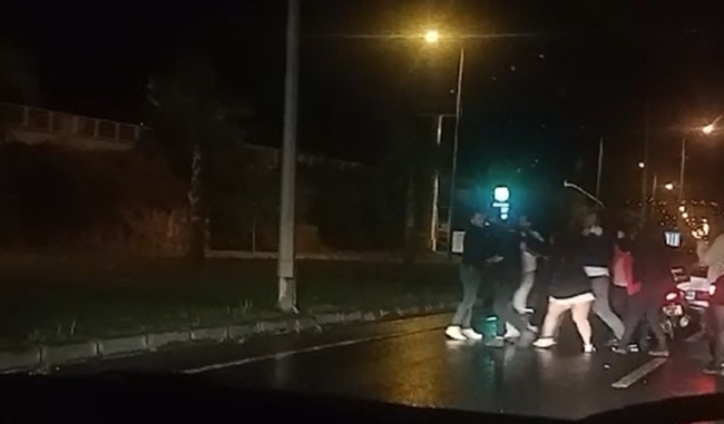 Kaza sonrası yumruklar havada uçuştu