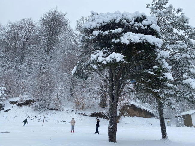 Kütahya'da kar yağışı ulaşımı olumsuz etkiledi