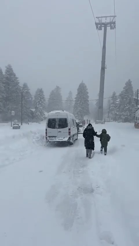 Sıcaklık eksi 9 derece ölçüldü! Uludağ'da kar kalınlığı 64 santimetreye ulaştı