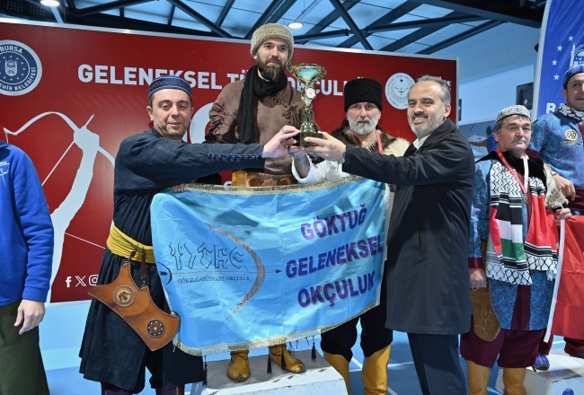 Bursa'da okçular hedefi 12'den vurdu