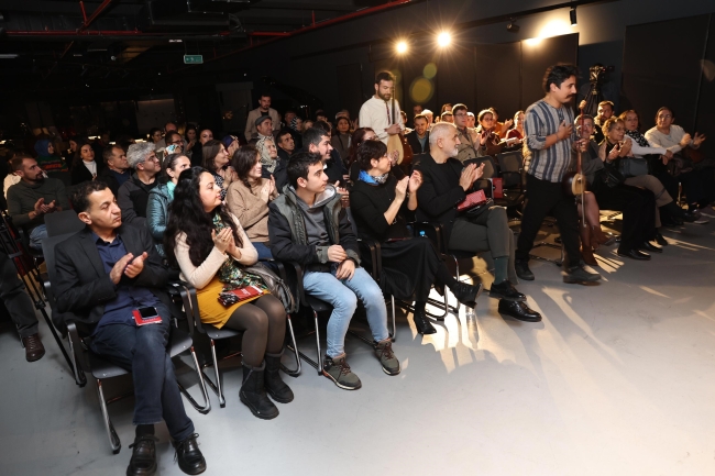 Bursa'da bağlamayla halk müziği gecesi