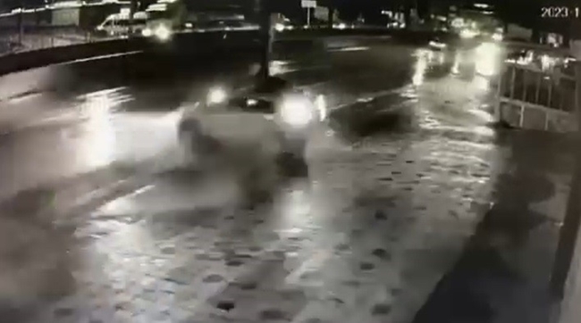 Bursa'da sağanak yağmurla gelen kazada faciadan dönüldü
