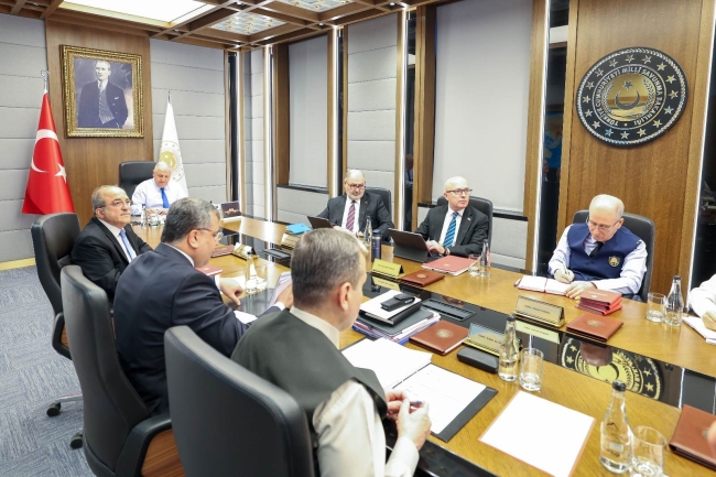 Bakan Güler, birlik komutanlarıyla toplantı yaptı