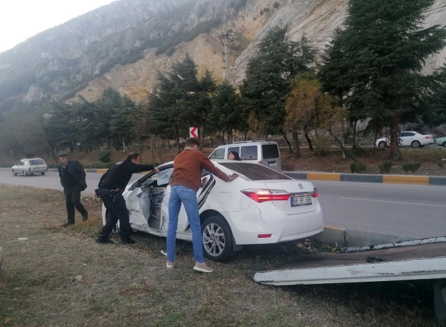 Isparta'da kaza yapan araçlar refüje çıktı