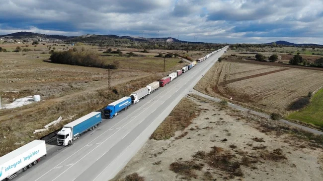 Bulgaristan sınırında kilometrelerce TIR kuyruğu