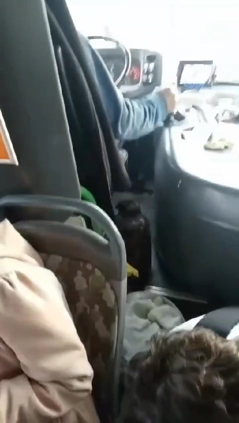 Bursa'daki dolmuşta yırtıcı kuşla yolculuk yaptılar