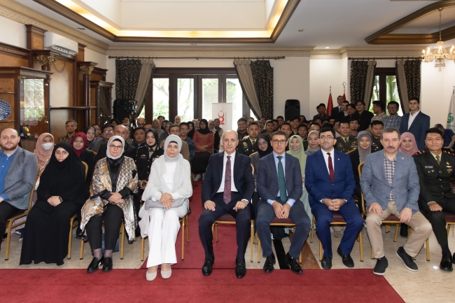 Numan Kurtulmuş, mezun gençlerle buluştu