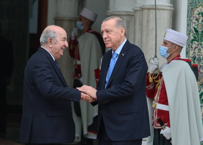 Cumhurbaşkanı Erdoğan, resmi törenle karşılandı