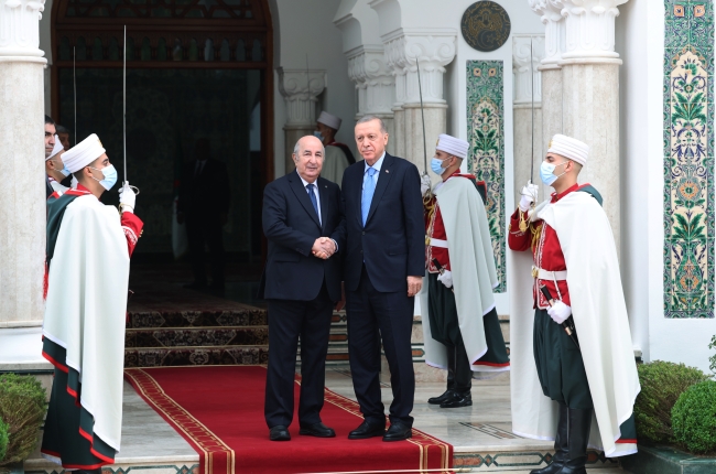 Cumhurbaşkanı Erdoğan, resmi törenle karşılandı