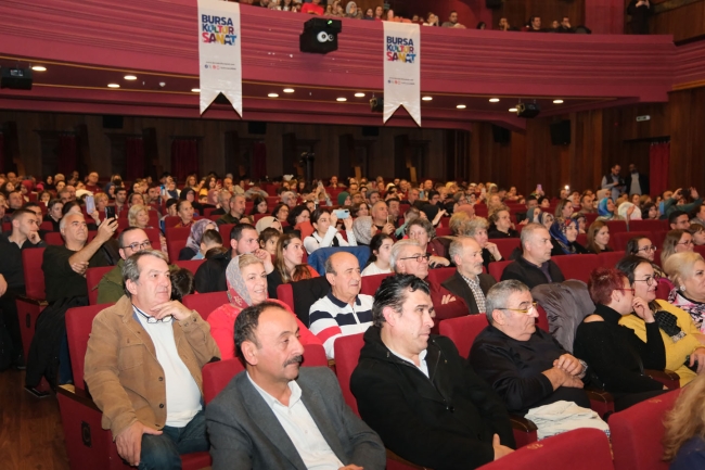 Bursa'da öğretmenler, hünerlerini sahnede sergiledi