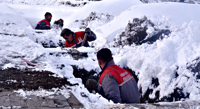 Erzurum’da kış hazırlığı: Bin mezar kazıldı