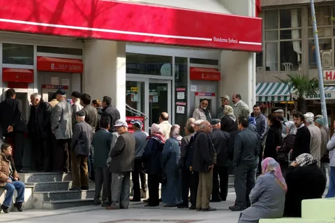 SGK Uzmanı Özgür Erdursun 2024 asgari ücret tahminini açıkladı!