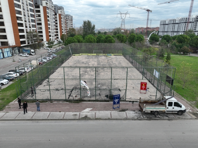 Bursa'da futbol sahaları yenileniyor