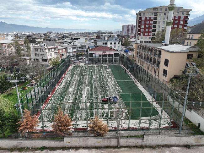 Bursa'da futbol sahaları yenileniyor
