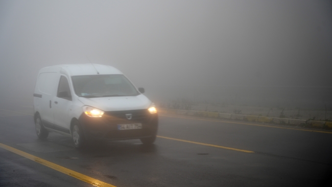 Bolu Dağı'nda sis görüş mesafesini düşürdü