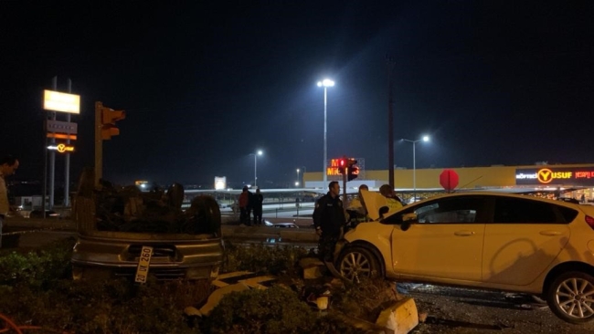 Balıkesir’de iki otomobil çarpıştı: 1 ölü, 2 yaralı