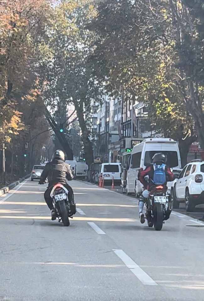 Bursa'da dakikalarca trafiği  tehlikeye attılar