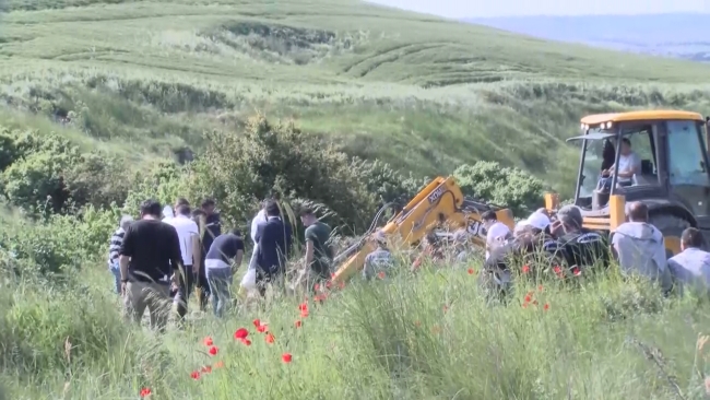 Korkunç cinayete kurban giden anne ve 2 çocuğu toprağa verildi