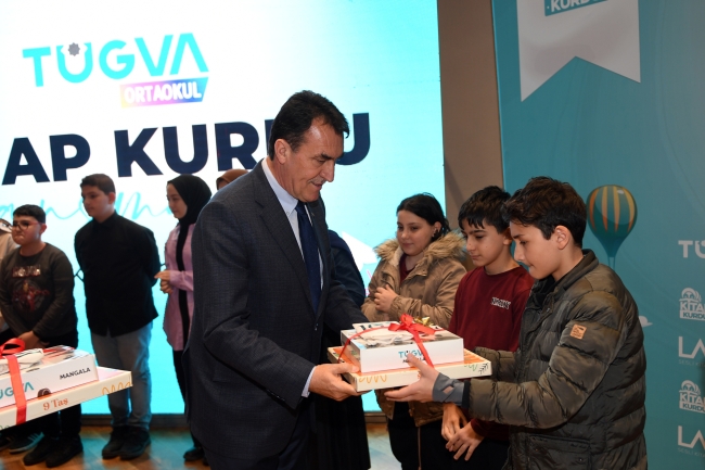 Başkan Dündar, TÜGVA’nın etkinliğinde öğrencilerle buluştu