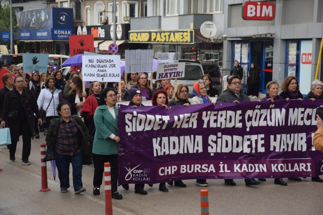 CHP Bursa İl Kadın Kolları'ndan 25 Kasım yürüyüşü