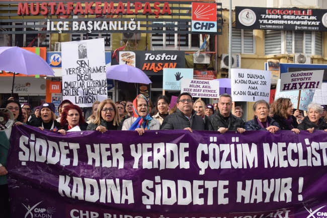 CHP Bursa İl Kadın Kolları'ndan 25 Kasım yürüyüşü