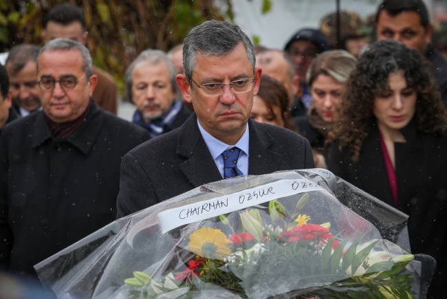Özel, İzzetbegoviç’in anıt mezarını ziyaret etti