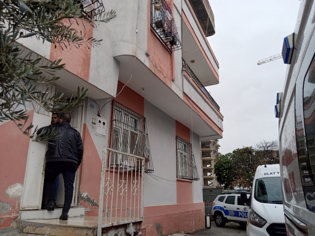 Cinnet geçirdi, karısını ve annesini vurdu