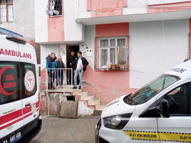 Cinnet geçirdi, karısını ve annesini vurdu