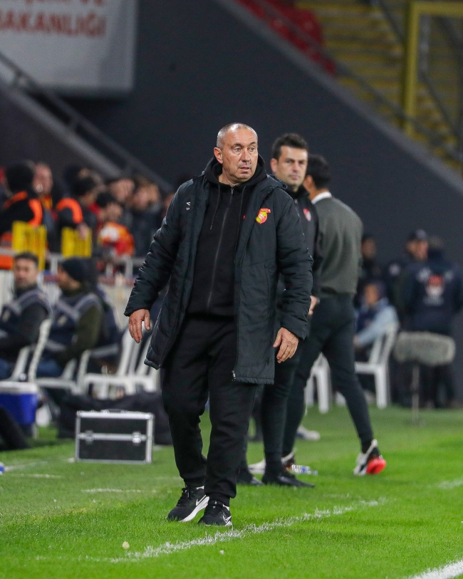 Göz-Göz'de Stoilov, ilk sınavını verdi