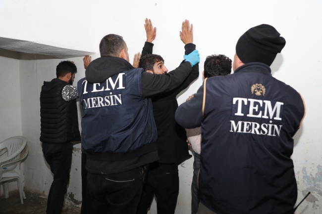 Mersin'de FETÖ operasyonu: 10 gözaltı
