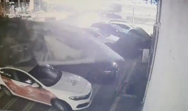 Kuvvetli rüzgar Bursa’yı birbirine kattı