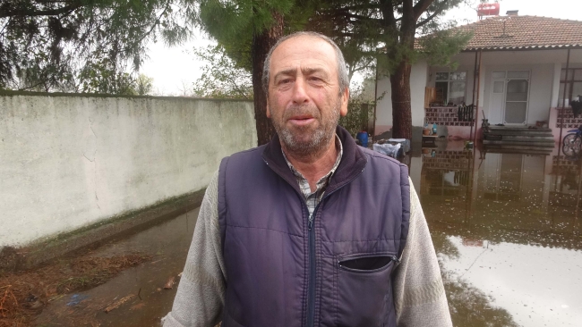 Çanakkale'de sağanak tarım arazilerini vurdu, evleri su bastı
