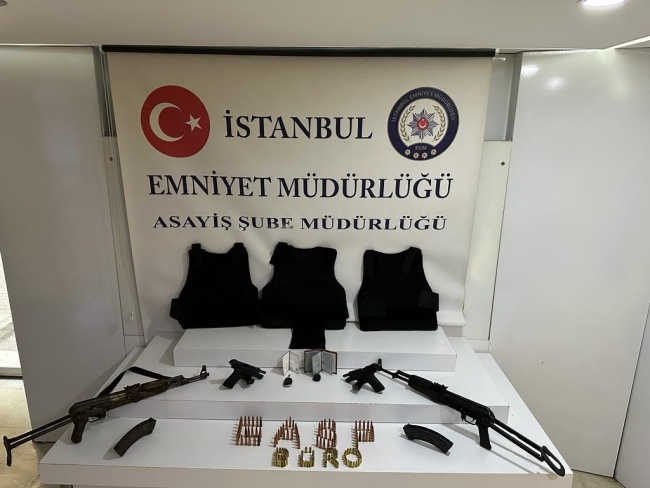 İstanbul'da kalaşnikoflu gasp çetesi yakalandı