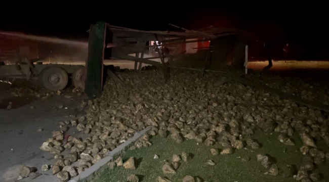 Süt tankeri ile pancar yüklü TIR çarpıştı: 2 yaralı