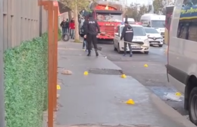 Kalaşnikofla kurşun yağdırdılar: 1'i ağır 3 yaralı