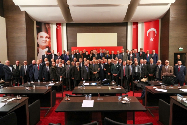Özel, partisinin eski milletvekilleri ile bir araya geldi