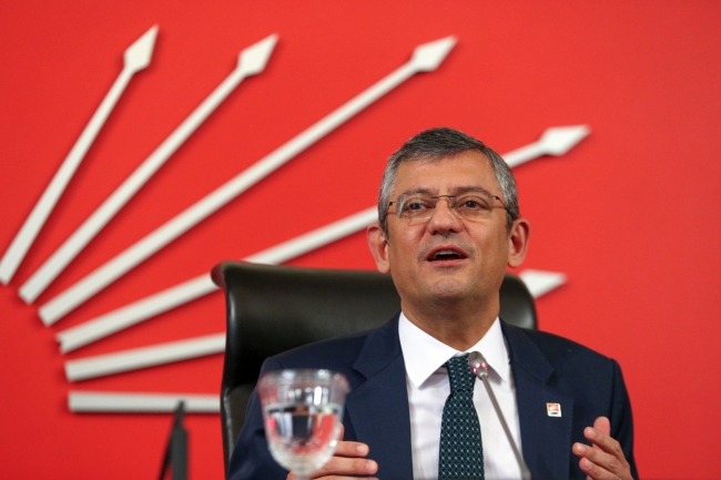 Özel, partisinin eski milletvekilleri ile bir araya geldi