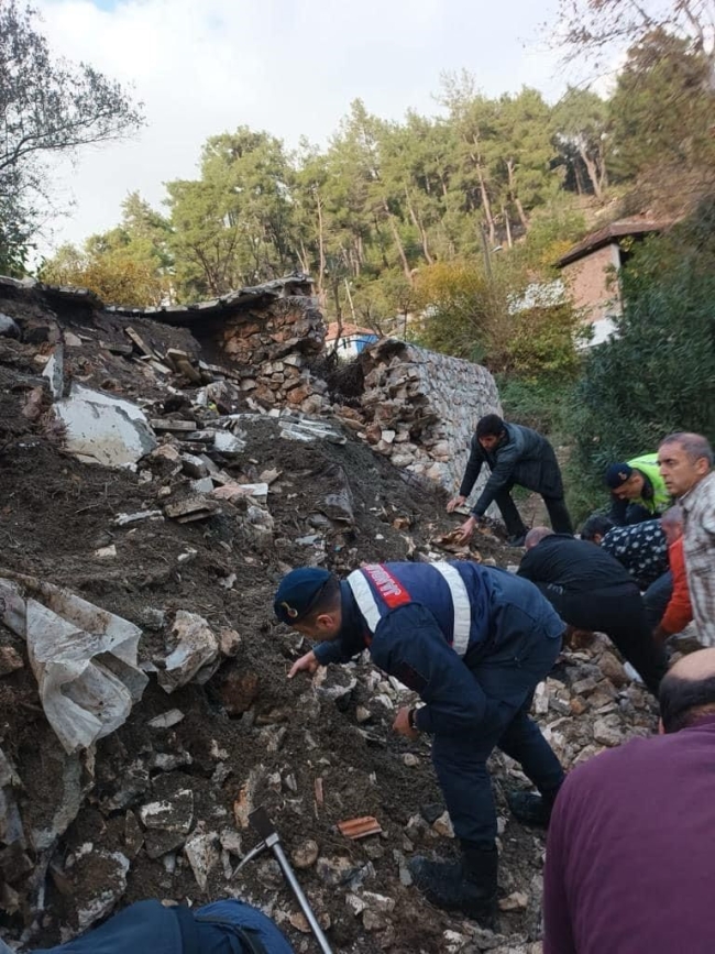 İstinat duvarı çöktü: 1 çocuk hayatını kaybetti